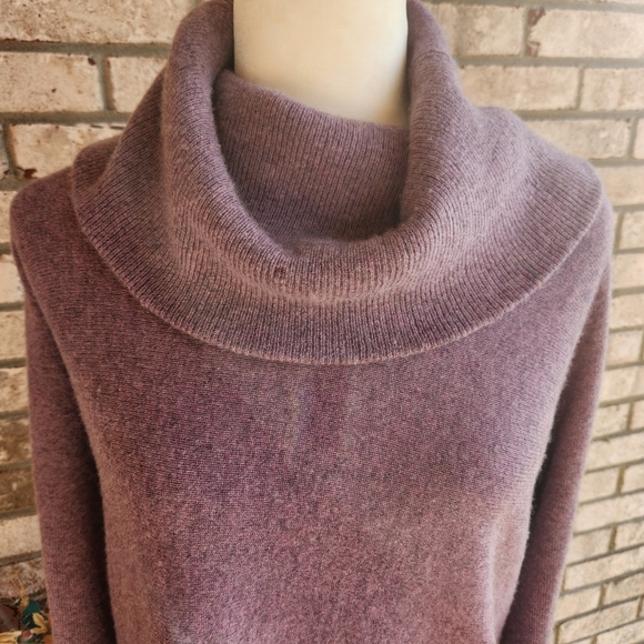 Max Studio 100% Cashmere purple cowl neck pull-over sweater L - Picture 2 of 11
